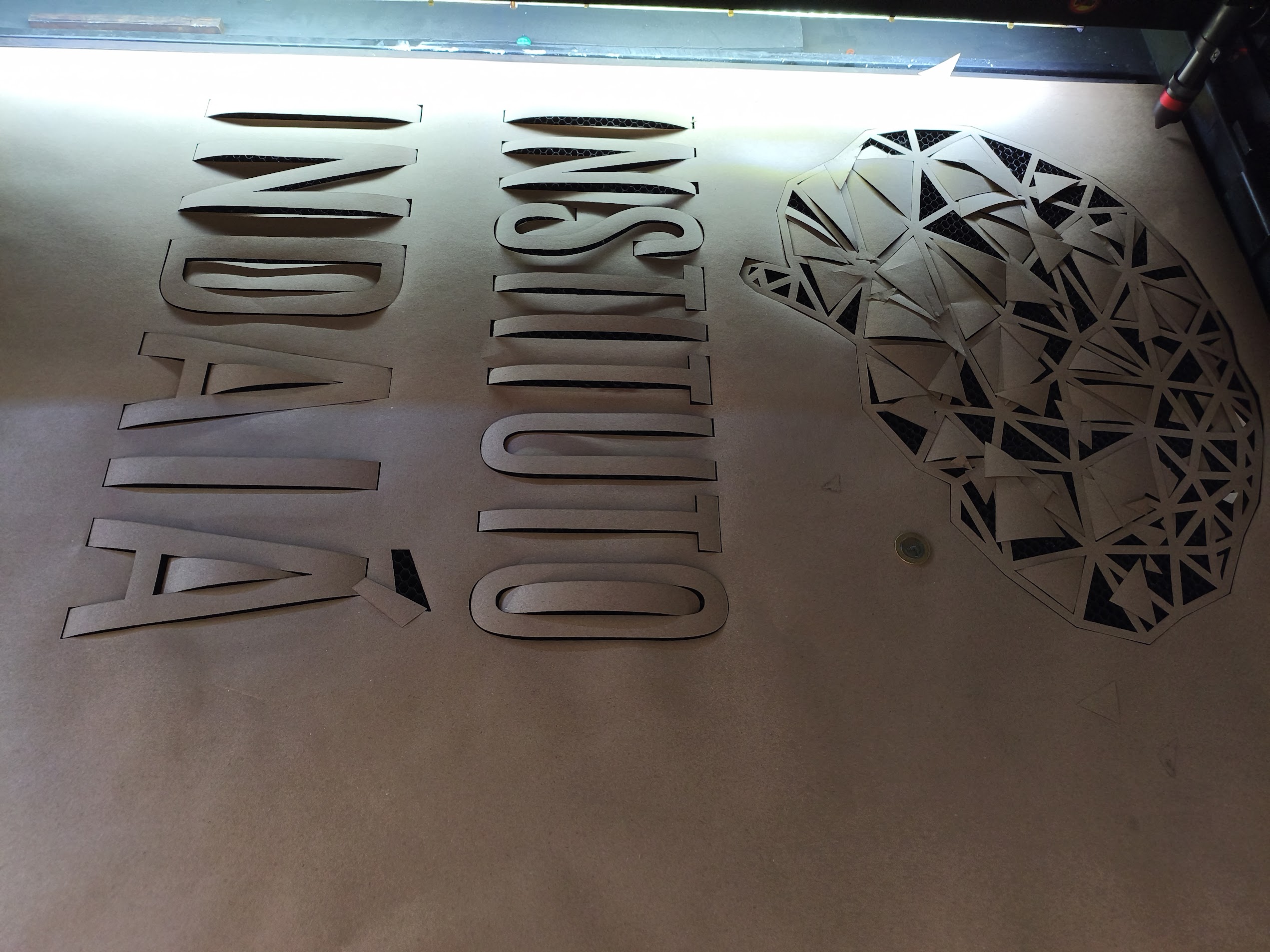 Corte a Laser Papel Karft